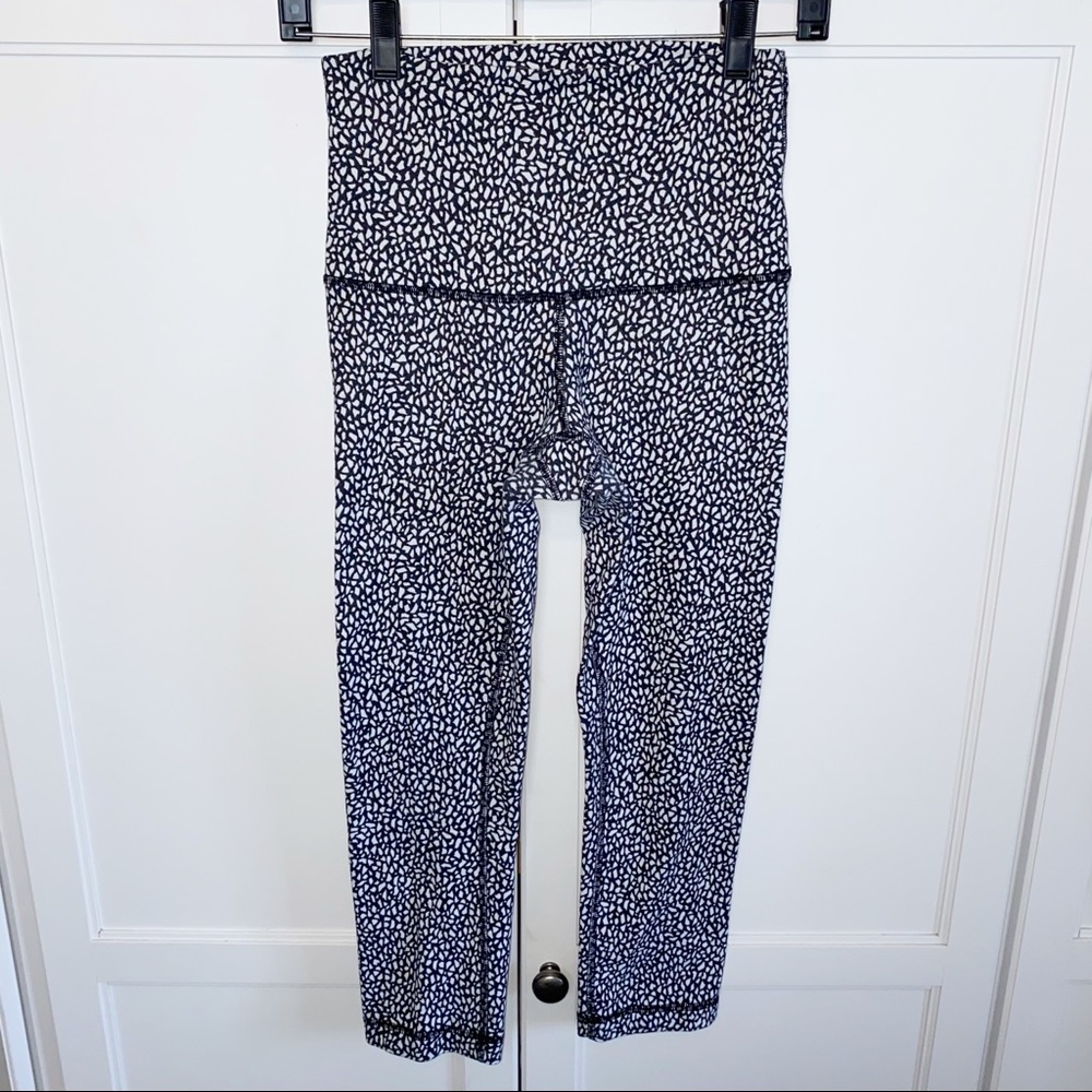 Lululemon Wunder Under Crop (Hi-Rise)
Miss Mosaic Black 6 - Picture 5 of 13